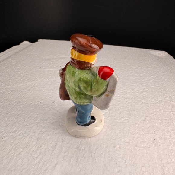 Department 56 Snow Village Girl & Apples, 2 Newsboys, Dog with House - 4 pieces - Picture 4 of 16